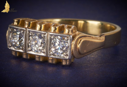 Powojenny pierścionek z 3 brylantami inspirowany Art Deco