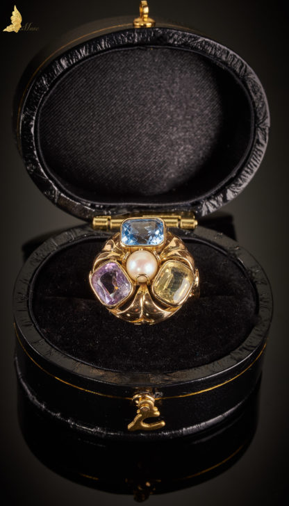 Współczesny pierścionek koktajlowy "Mucha" z szlachetnymi kamieniami kolorowymi