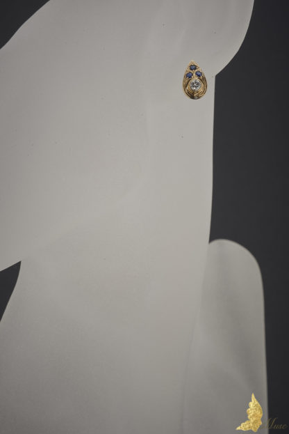 Złote kolczyki z szafirami 0,3 ct i brylantami 0,3 ct w kształcie łezki