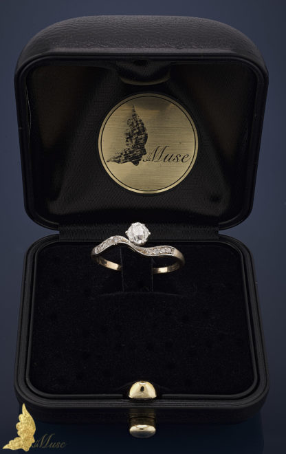 Wiedeńska Secesja, brylant ok. 0,30 ct i rozety diamentowe w 18 K złocie