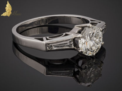 Pierścionek z brylantem i bagietami diamentowymi 1,39 ct, zaręczynowa klasyka