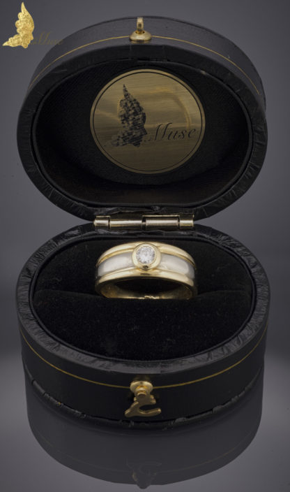 Pierścionek - obrączka z brylantem 0,3 ct w dwukolorowym złocie