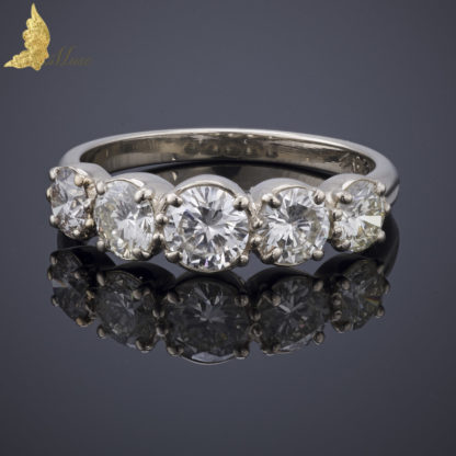 Brylantowy pierścionek La Muse - półobrączka z brylantami o masie 1,65 ct