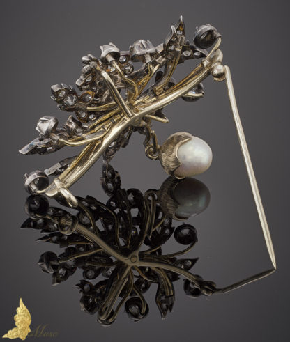 Broszo-wisior z brylantami ok. 4 ct i perłą w srebrze i złocie II poł. XIX wieku