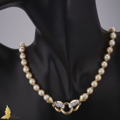 Naszyjnik z naturalnych pereł z ozdobną diamentową klamrą ok. 0,19 ct w dwukolorowym złocie 14K