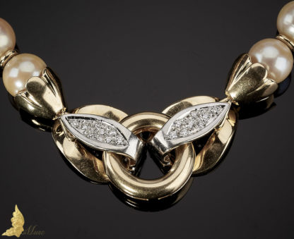 Naszyjnik z naturalnych pereł z ozdobną diamentową klamrą ok. 0,19 ct w dwukolorowym złocie 14K