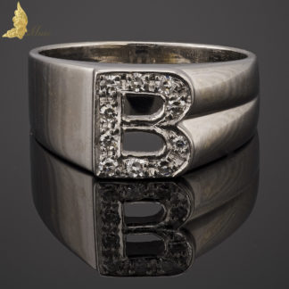 Damski sygnet z inicjałem B w białym złocie z diamentami w szlifie 8x8