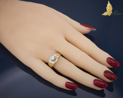 Złoty pierścionek zaręczynowy z brylantami 'kokardka'