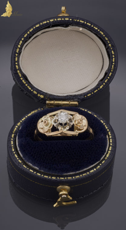 Pierścionek zaręczynowy z brylantem ok. 0,20 ct, w 18K złocie, Francja XIX w.