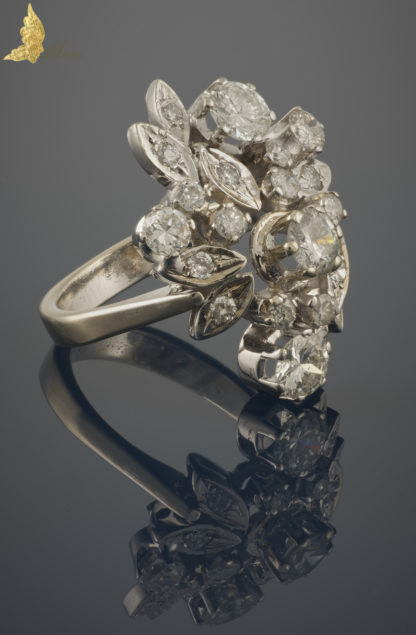 Koktailowy pierścień z diamentami ok. 2,80ct w białym złocie pr. 750