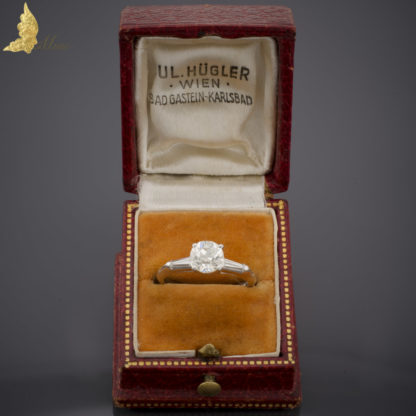 Platynowy pierścionek zaręczynowy z brylantem w dawnym szlifie 1,06 i z bagietami diamentowymi
