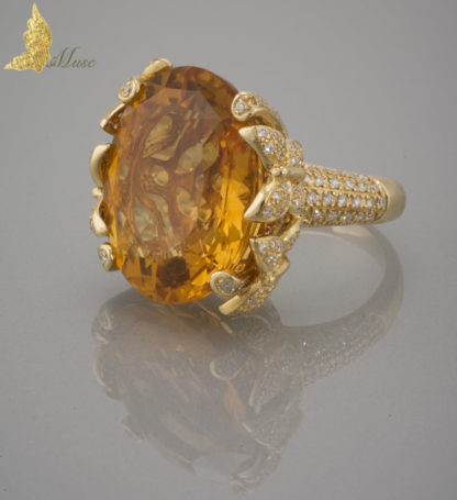 Francuski pierścień z cytrynem ok. 12 ct i brylantowymi motylami ok. 1 ct w żółtym złocie pr.750