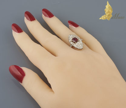 Antyczny pierścionek markiza z rubinem ok. 1 ct i brylantami ok. 2,30 ct, Francja XIX w. / XX w. w 18K złocie