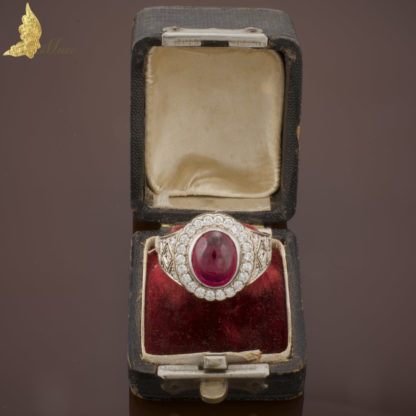 Kolekcjonerski pierścionek z naturalnym rubinem ok. 4 ct i brylantami ok. 1,50 ct