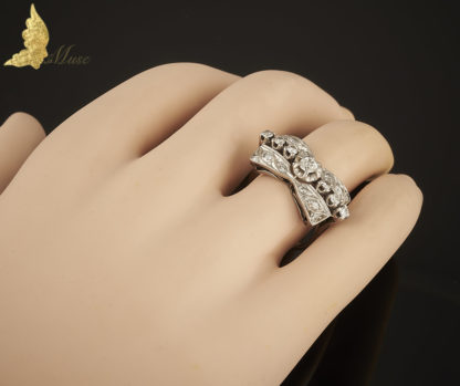 Platynowy pierścionek Art Deco z brylantami w dawnym szlifie ok. 0,60 ct
