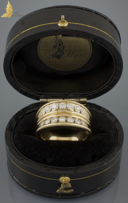 Pierścionek - sygnet z brylantami ok. 0,90 ct w żółtym złocie 18K, Francja
