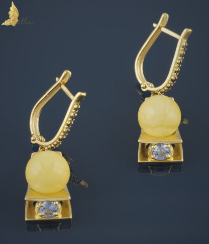 Kolczyki Reverie z bursztynem Royal Amber i Cejlońskimi szafirami, w żółtym złocie 18K