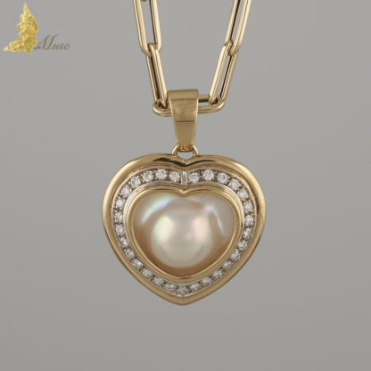 Zawieszka z białą perłą i brylantami ok. 0,80 ct w kształcie serca w 18K żółtym złocie