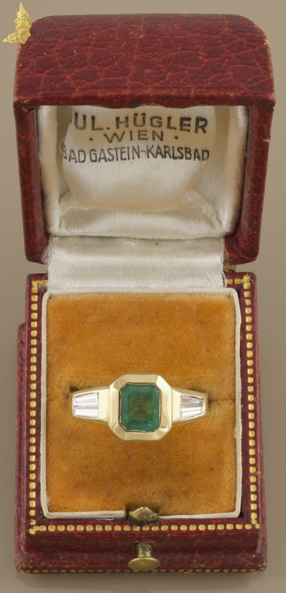 Pierścionek sygnet ze szmaragdem ok. 1,70 ct i bagietami diamentowymi w żółtym złocie 18K