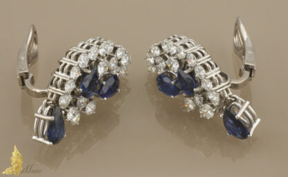 Wiszące klipsy z brylantami ok. 3,55 ct i szafirami ok. 6,15 ct w białym złocie 18K