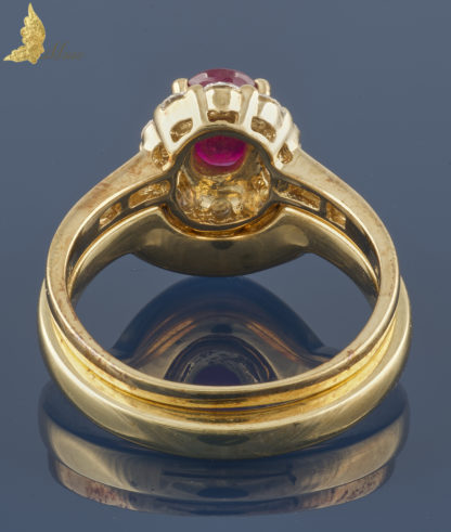 Pierścionek i obrączka z rubinem i brylantami, zestaw w żółtym złocie pr. 750