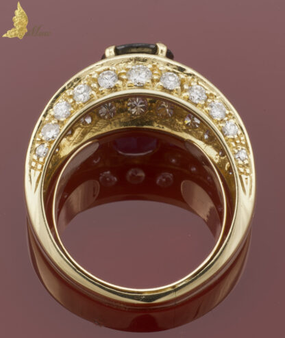 Kolekcjonerski pierścionek z szafirem i brylantami