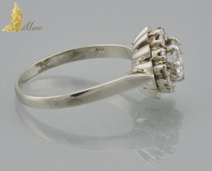 Zaręczynowy pierścionek z diamentami