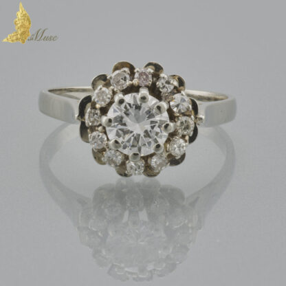Zaręczynowy pierścionek z diamentami